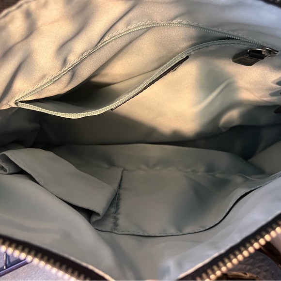 Coach, Excellent used condition, smoke free home - Picture 5 of 5